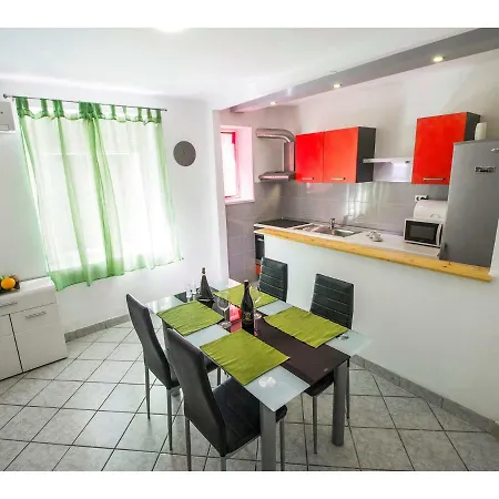 Nemo Apartment Split